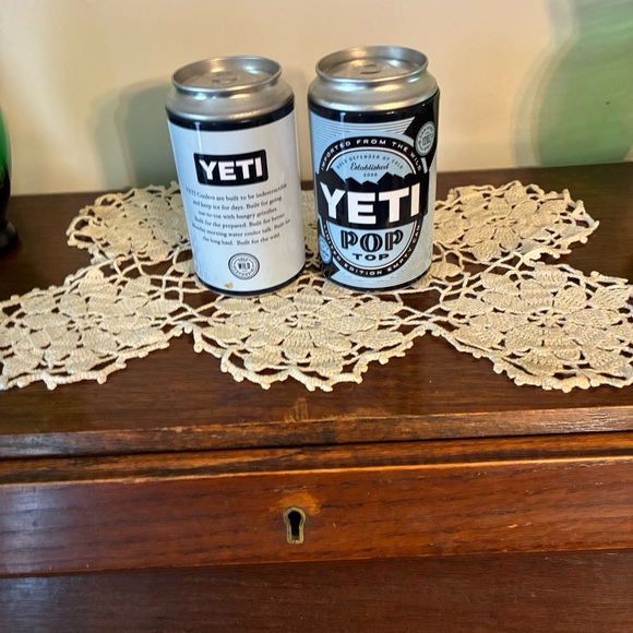Yeti Other - Yeti Black and White Can Holders